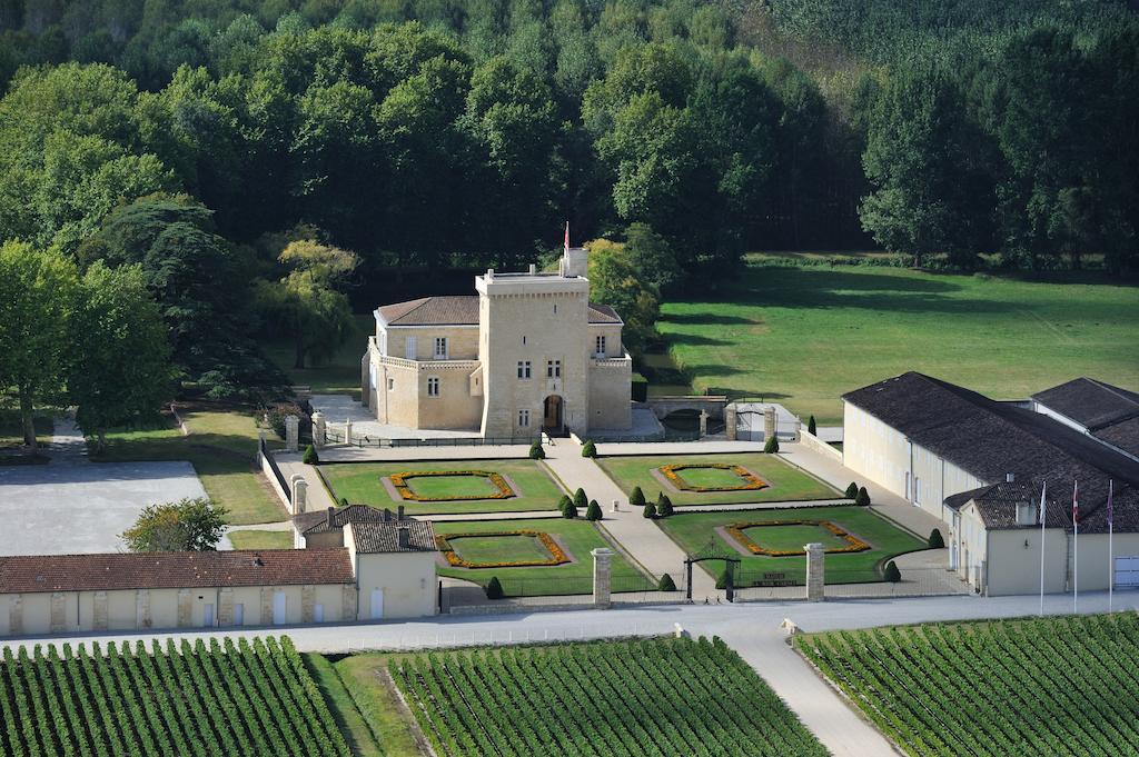 Chateau La Tour Carnet Bed & Breakfast Saint-Laurent-de-Medoc Exterior photo